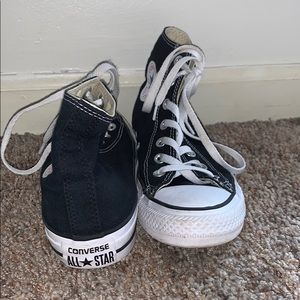 black converse!